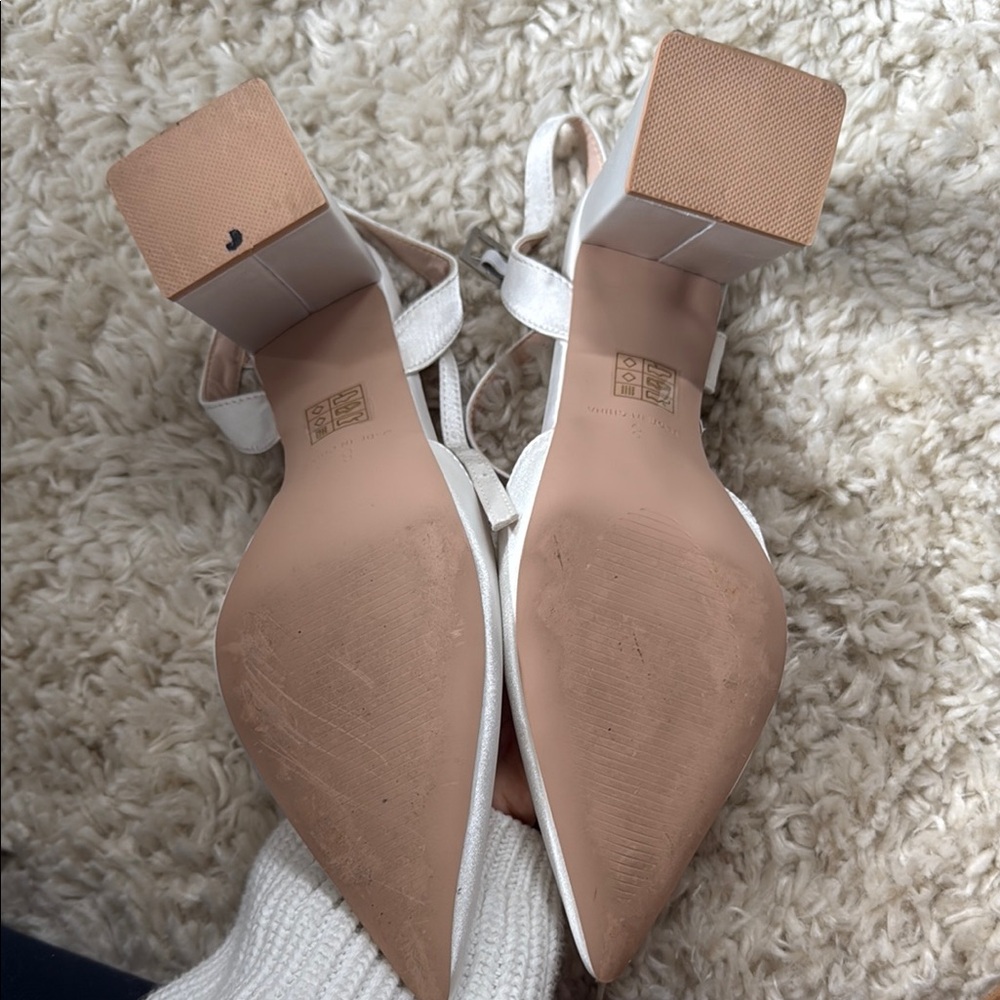 White Slingback Heels with Pointed Toe and Medium Heel - Picture 5 of 5